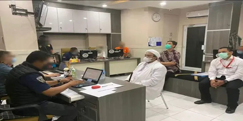 Sudah Tujuh Jam Di Polda Metro Jaya, Habib Rizieq Masih Jalani Pemeriksaan