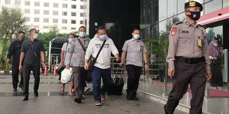 OTT Bupati Banggai Laut, KPK Amankan Uang Tunai Dan Buku Tabungan
