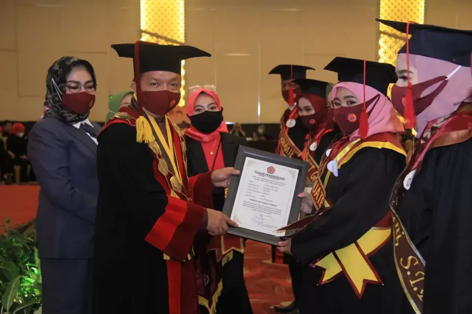 Andi Baharudin Sebut Wisuda Pascasarjana Unsultra Jadi Sejarah Baru