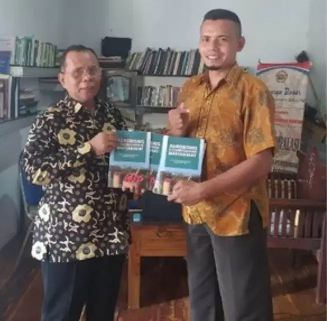 STIPER Kendari Beri Penghargaan Karya Ilmiah ke Mahasiswa, Alumnus dan Dosen Berprestasi