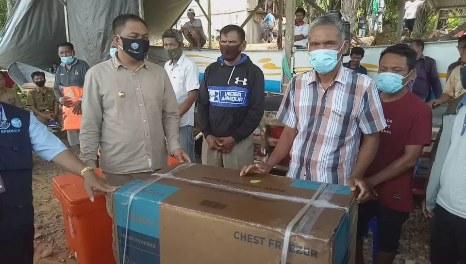 Serahkan Bantuan Untuk Nelayan, Bupati Arusani: Gunakan Dengan Baik Agar Ekonomi Meningkat!