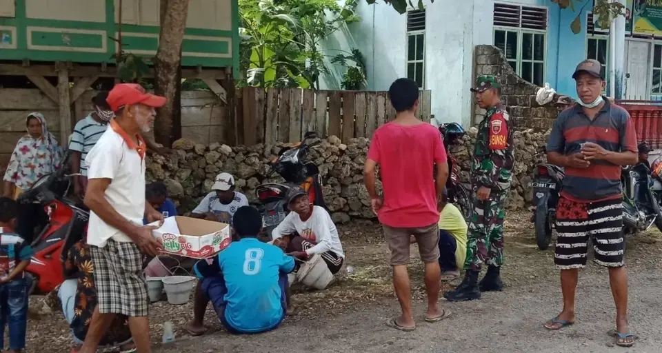 Perintah Pangdam, Babinsa Koramil 1413-10/GU Sosialisasi Pencegahan Covid-19
