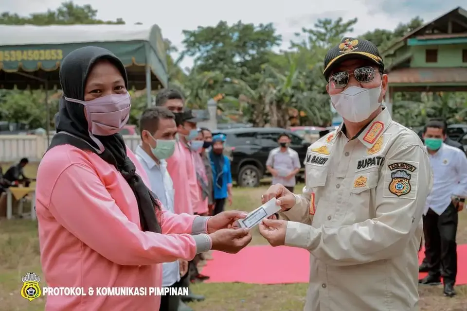 Tingkatkan Produktivitas Sektor Pertanian, La Bakry Kembali Salurkan Bantuan