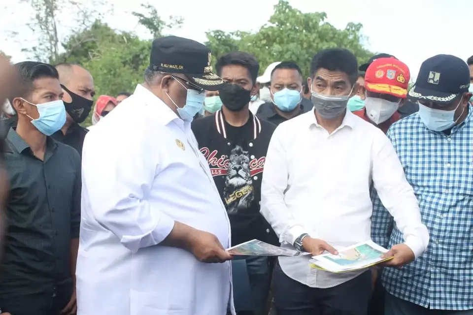 Gubernur Ali Mazi Tinjau Pembangunan Jembatan Buton – Muna