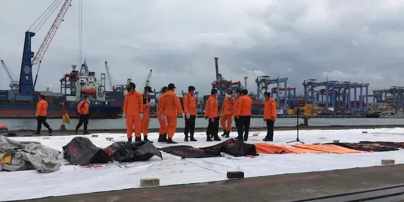 Tim SAR Gabungan Temukan Potongan Tubuh Dan Serpihan Pesawat Sriwijaya Air SJ-182