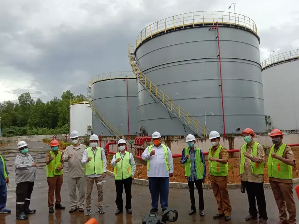 Dampingi Deputi Kementerian Tinjau Aspal Buton, Gubernur Ali Mazi: Tidak Ada Lagi Halangan Investasi