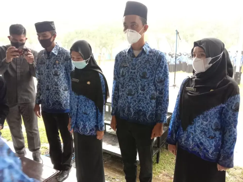 Plt Bupati Mubar Serahkan SK 100 Persen CPNS Formasi 2018