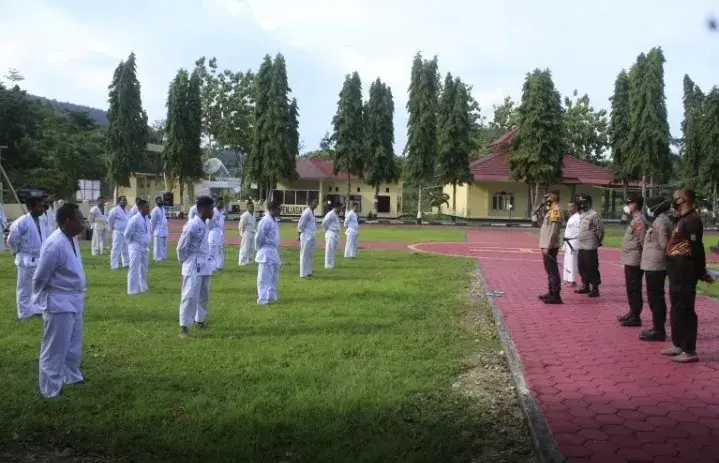 Persiapan Naik Pangkat, Personil Polres Buton Jalani Tes Bela Diri