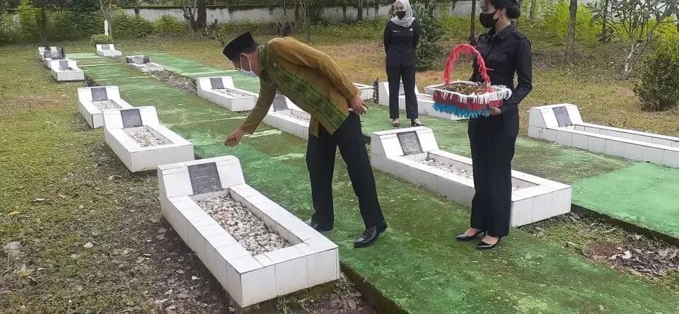 Rangkaian HUT Ke-61 Kabupaten Kolaka, Bupati dan Forkopimda Ziarah di TMP Watalara