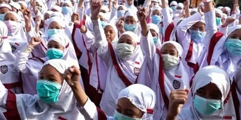 SKB Tiga Menteri: Pemda Dan Sekolah Dilarang Wajibkan Pemakaian Seragam Agama
