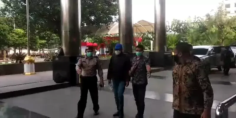 Kepada Wartawan, Gubernur Sulsel Mengaku Sedang Tidur Ketika Dijemput Tim Penindakan KPK