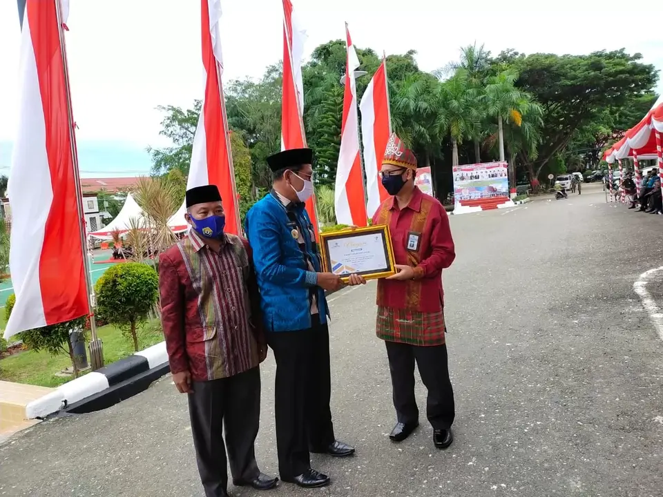 Pada Peringatan HUT Ke-61, Kolaka Terima Penghargaan Pengelola DAK 2020