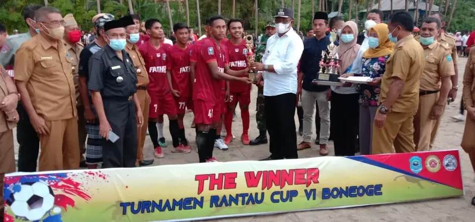 Tuan Rumah Almahyra FC Juara Turnamen Futsal Rantau Cup VI Boneoge