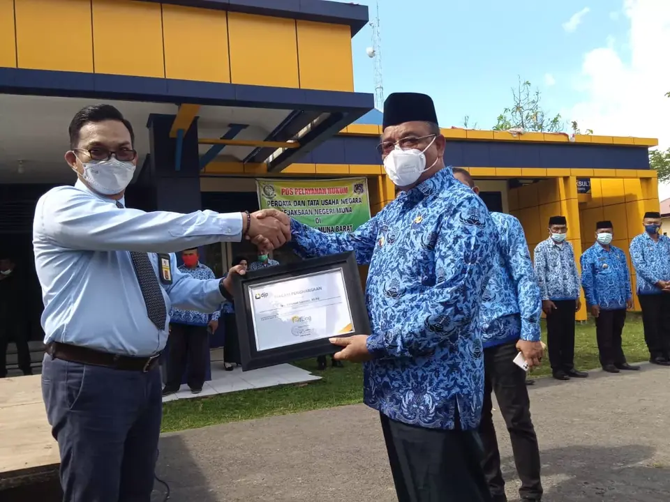 Bupati Mubar Terima Penghargaan Dari Dirjen Pajak