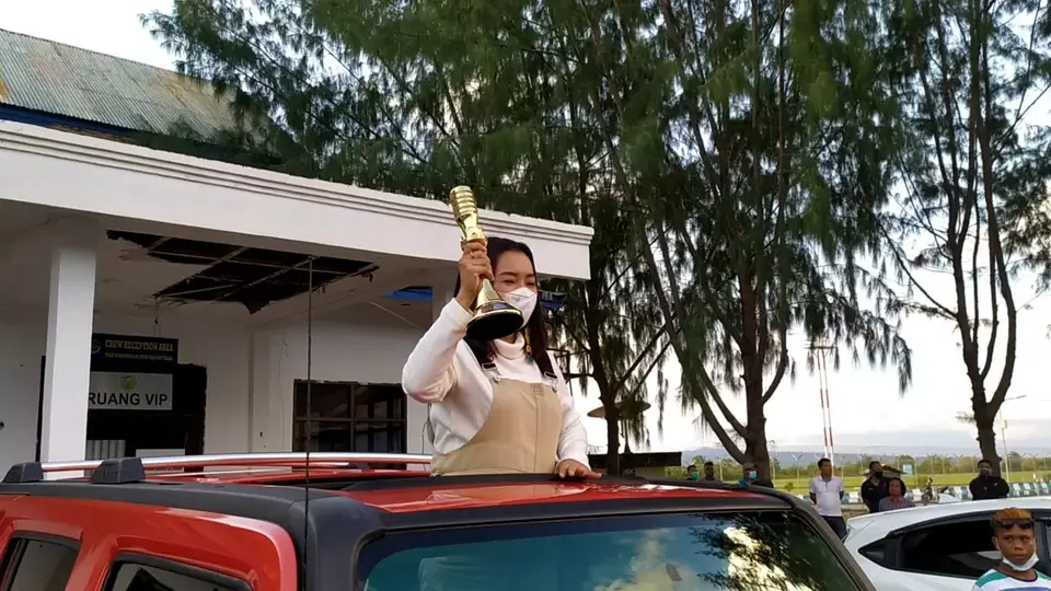 Tiba di Baubau, Wa Ode Heni POPA Disambut Para Fans