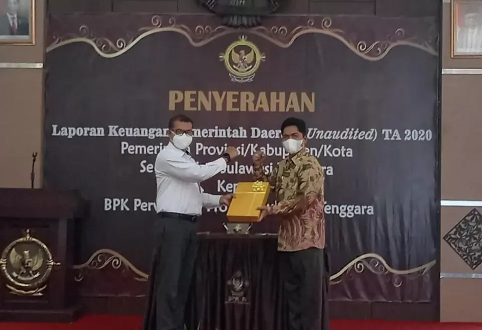 La Bakry Serahkan LKPD 2020 ke BPK Sultra