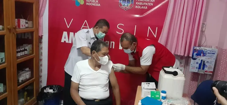 Bupati dan Wabup Kolaka Tuntas Jalani Vaksinasi Covid