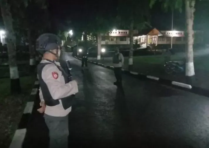 Waspada Aksi Teror, Polisi Senjata Lengkap Siaga di Mapolres Buton