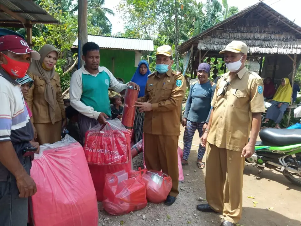 Lagi, Dinsos Buteng Turunkan Bantuan Tanggap Darurat di Desa Polindu