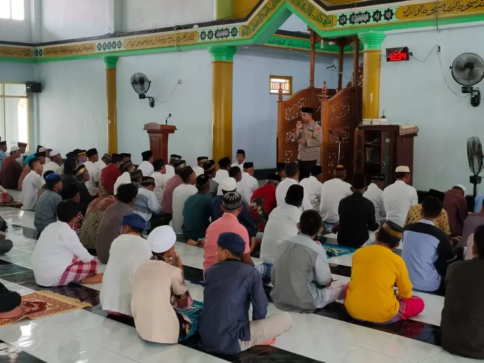 Safari Jumat Keliling, Kapolsek Sangia Wambulu Ajak Ciptakan Kenyamanan Ibadah Puasa