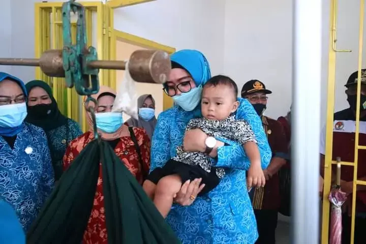 Cegah Stunting, PKK Buton Kembali Salurkan Makanan Tambahan Anak dan Ibu Hamil