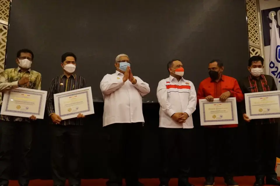 Komitmen Latih dan Sertifikasi Kompetensi Calon PMI, BP2MI Hadiahi Buton Penghargaan