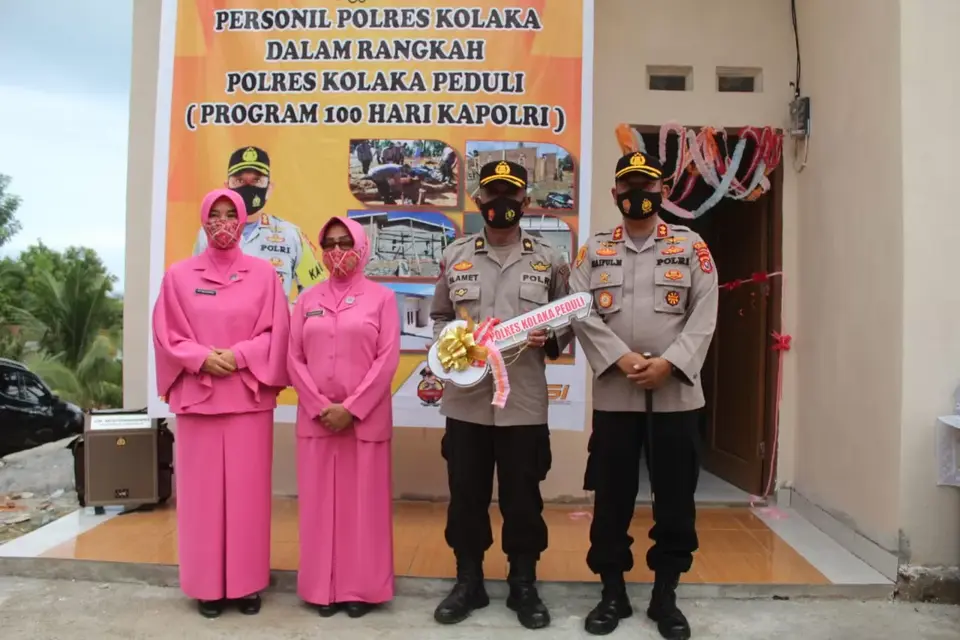 Kapolres Kolaka Beri Hadiah Rumah Kepada Anggotanya