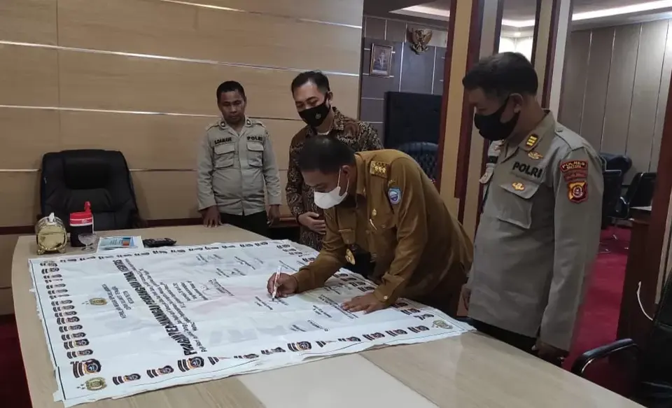 Bupati Busel Dan Kapolres Buton Komitmen Canangkan Pembangunan Zona Integritas Bebas Korupsi