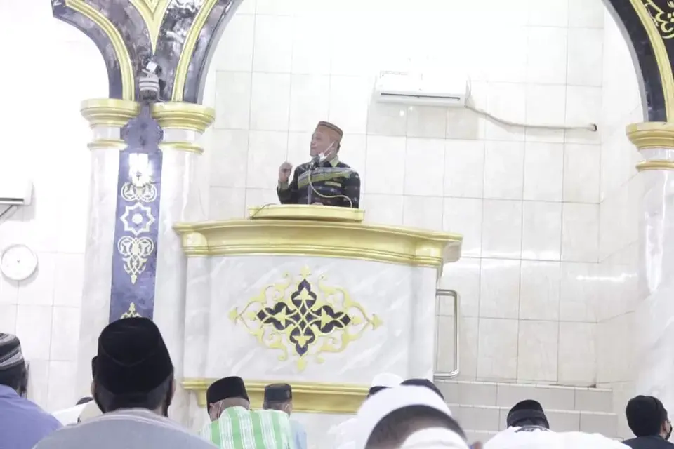 Ceramah di Masjid Agung Kota Baubau, Roni Muhtar: Kita Berusaha Menjadi Orang Jujur