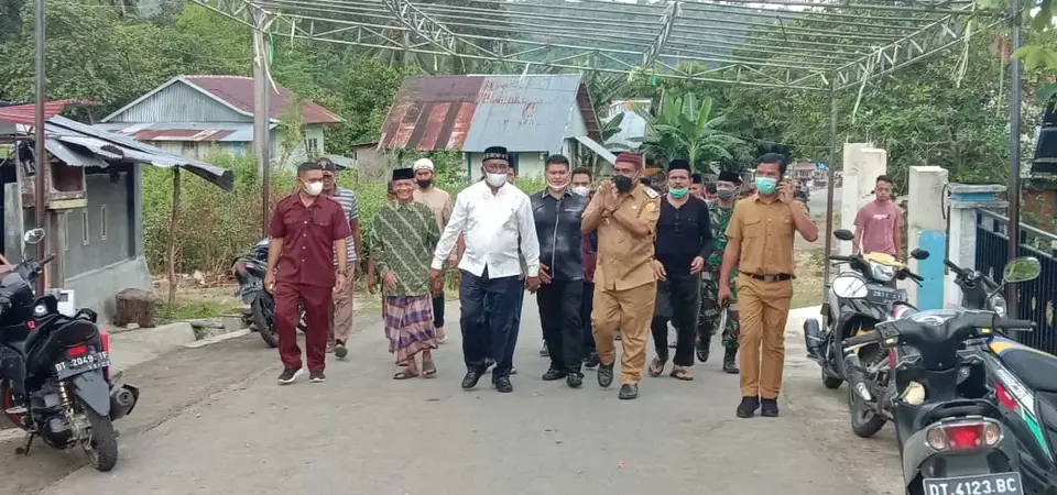 Bupati Buteng dan Wawali Baubau Hadiri Prosesi Pemakaman Camat Sangia Wambulu