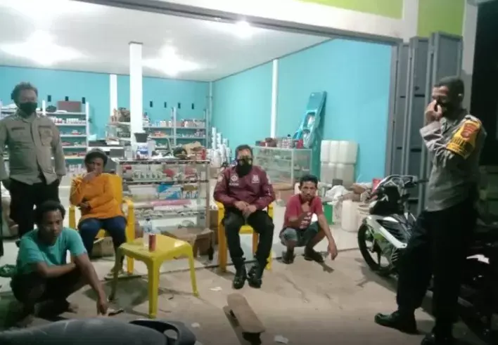 Antisipasi Gangguan Kamtibmas, Polsek Wolowa Patroli Dialogis