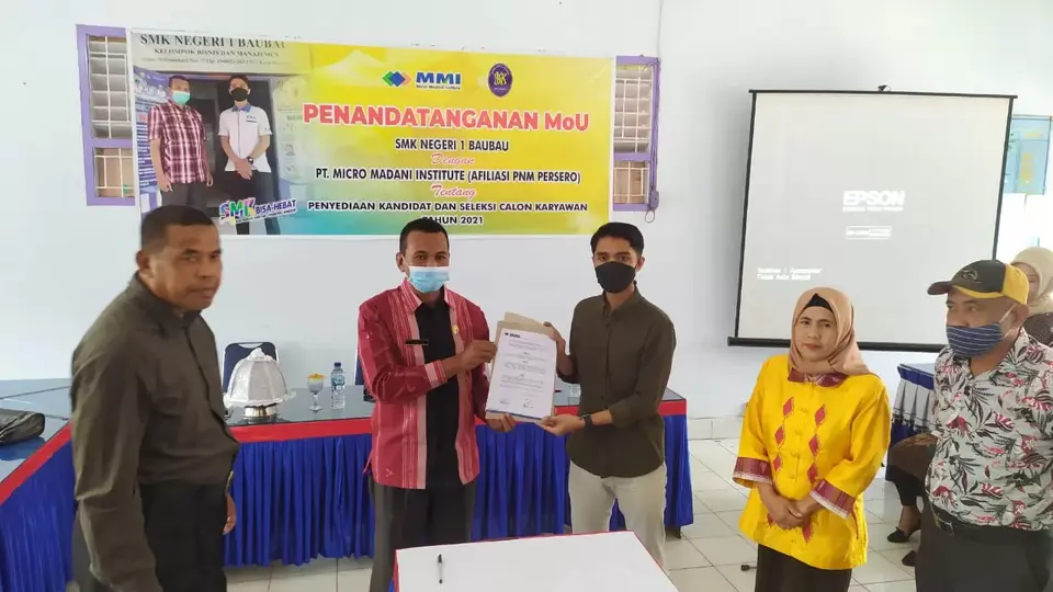 Ciptakan Lapangan Kerja, SMKN 1 Baubau Teken MoU Bersama PT Micro Madani Institut