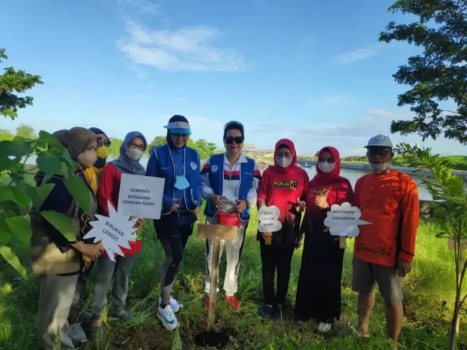 Dosen Unibos Tanam 1000 Pohon untuk Hijaukan Kota Makassar