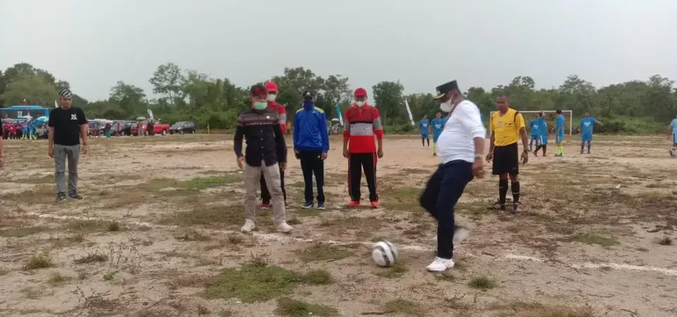 Samahuddin Tendang Bola Pertama, Bupati Cup IV Resmi Bergulir
