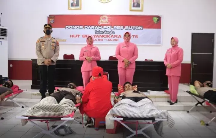 Sambut HUT Bhayangkara ke-75, Polres Buton Sumbang 51 Kantong Darah