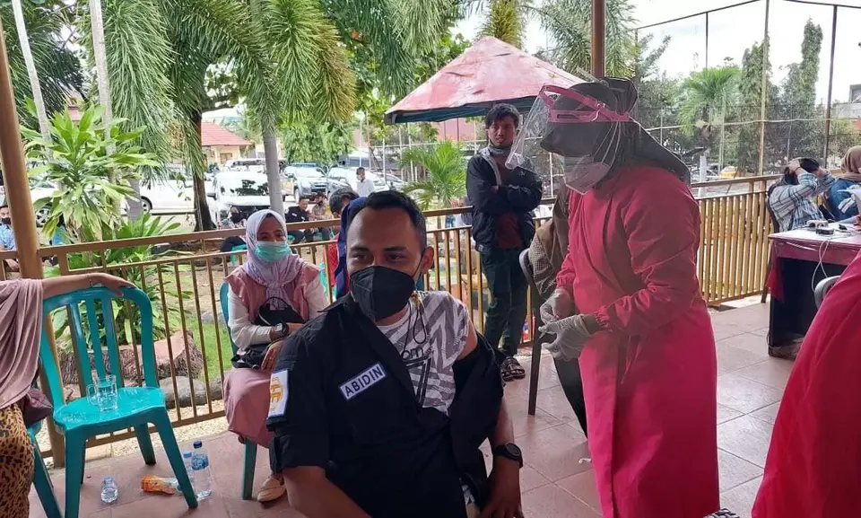 Vaksinasi Massal Polres Baubau Melampaui Target