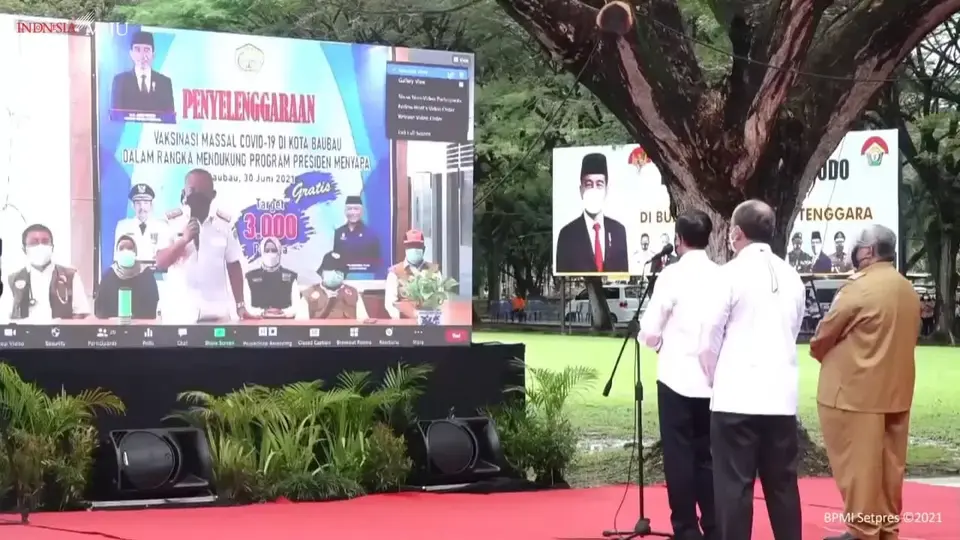 Presiden Jokowi Pantau Vaksinasi di Kota Baubau