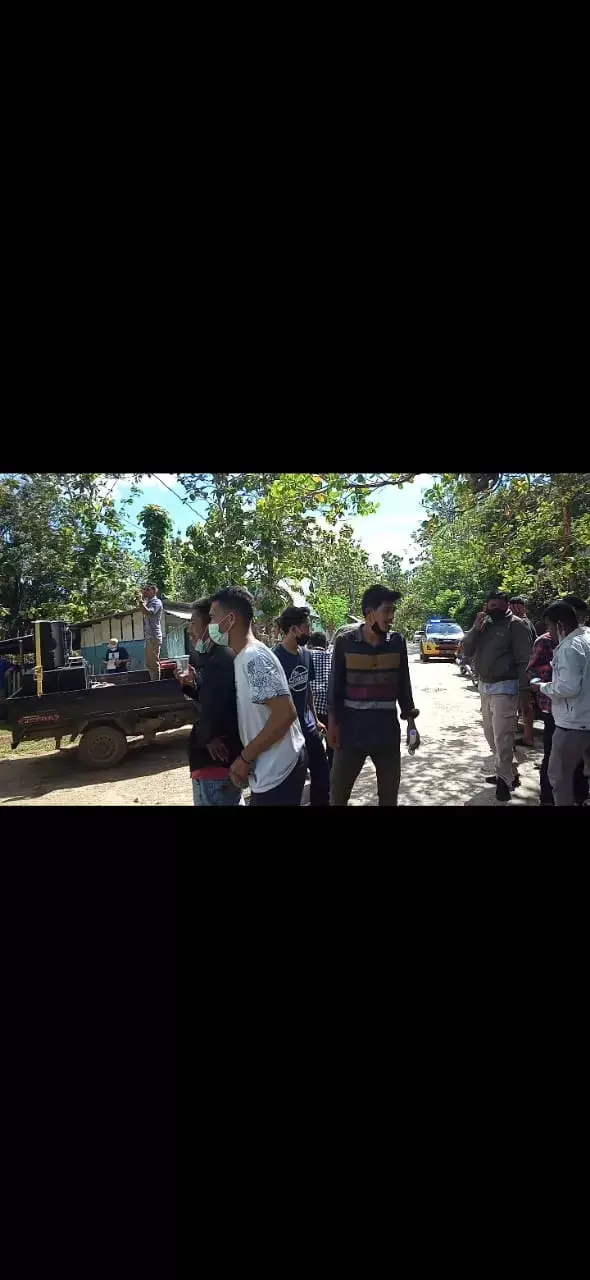 Puluhan Massa Aksi Front Pembela Rakyat Bersatu Unjuk Rasa di DPRD Mubar