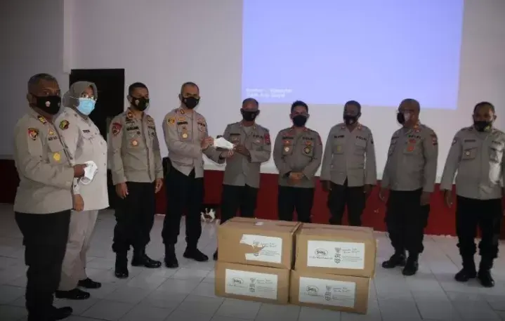 Terima Bantuan, Polres Buton Sebar 10.155 Masker ke Polsek Jajaran