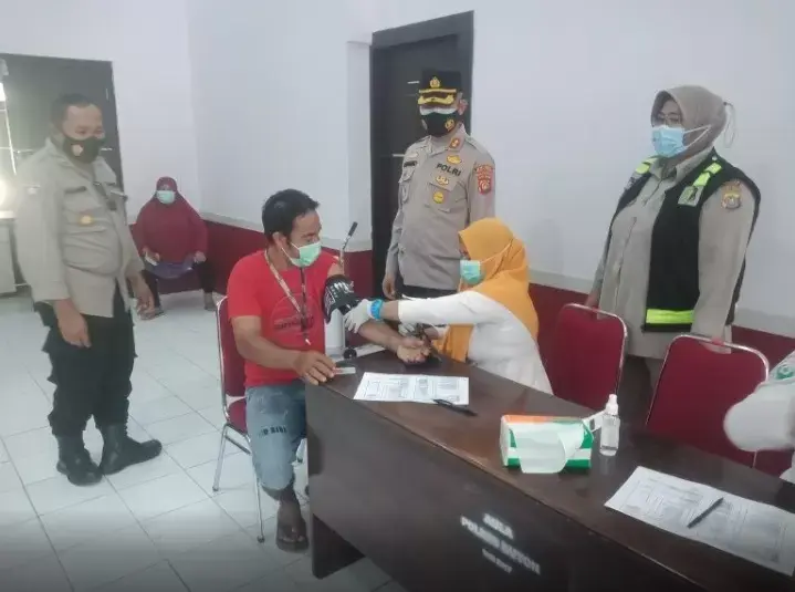 Polres Buton Suntik Dosis II Vaksin Massal Tahap I