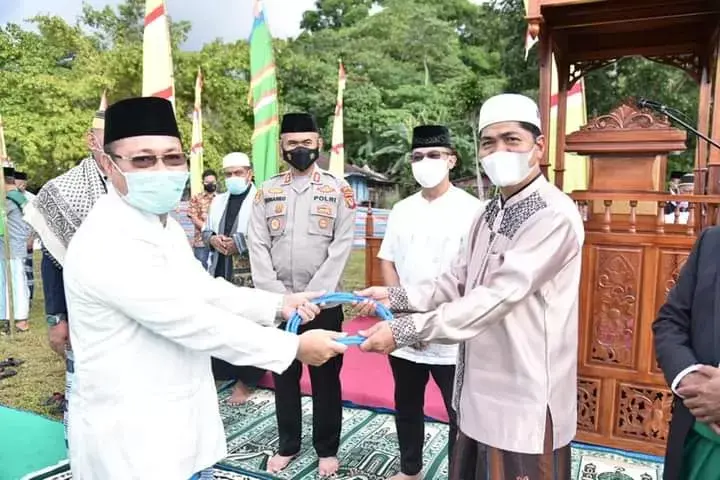 La Bakry Sumbang Satu Ekor Sapi Kurban di Pasarwajo