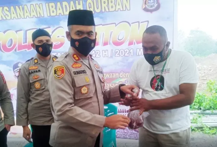 Rayakan Iduladha, Polres Buton Potong 14 Sapi