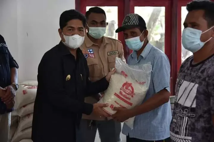 La Bakry Kembali Salurkan Bantuan Terdampak Covid-19
