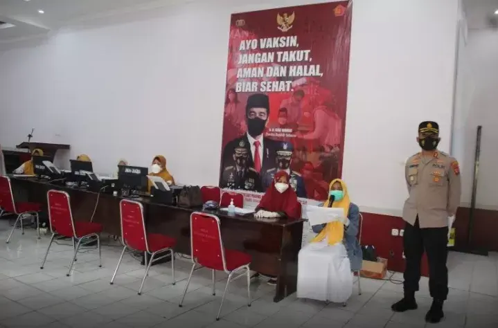 Kapolres Buton Pantau Vaksinasi Massal Lansia Tahap II
