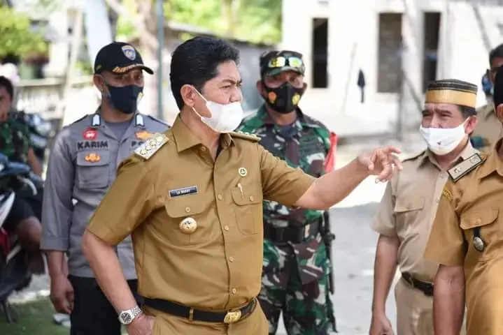 Salurkan Bantuan, La Bakry Tinjau Pembangunan Masjid di Siotapina