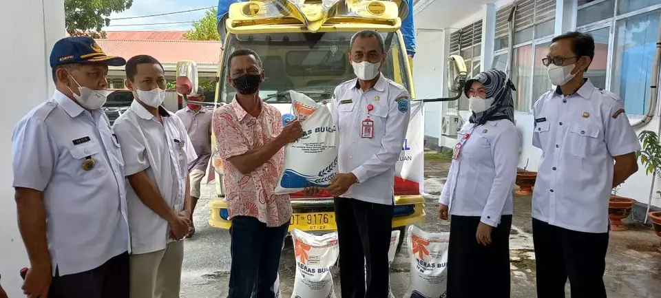 Pemkab Buteng Salurkan Bantuan Beras PPKM kepada 10.766 KPM