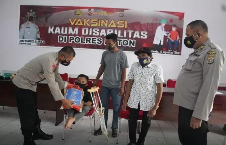 Bantuan PPKM di Buton Sasar Penyandang Disabilitas