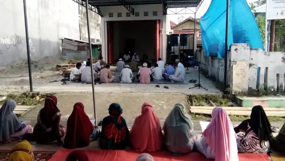 Warga Lingkungan Kaendea Kelurahan Raha II Gelar Zikir Bersama