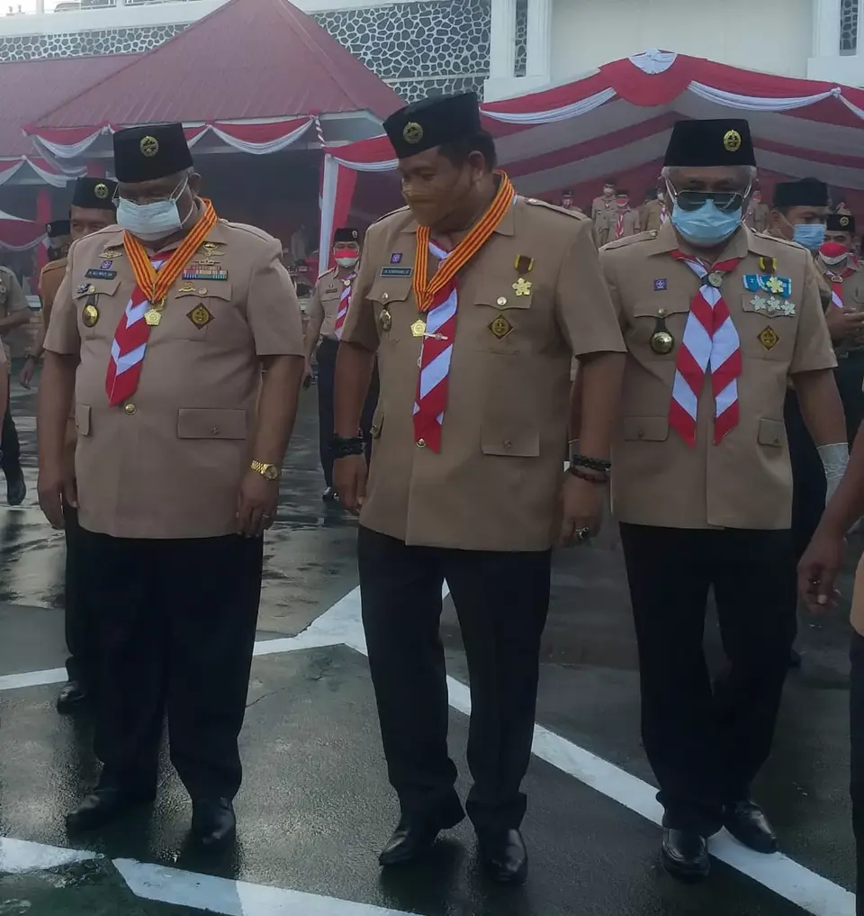Bupati dan Wakil Bupati Muna Raih Penghargaan Lencana Melati dan Darma Bakti