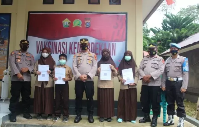 Kapolres Buton Pantau Vaksinasi Pelajar